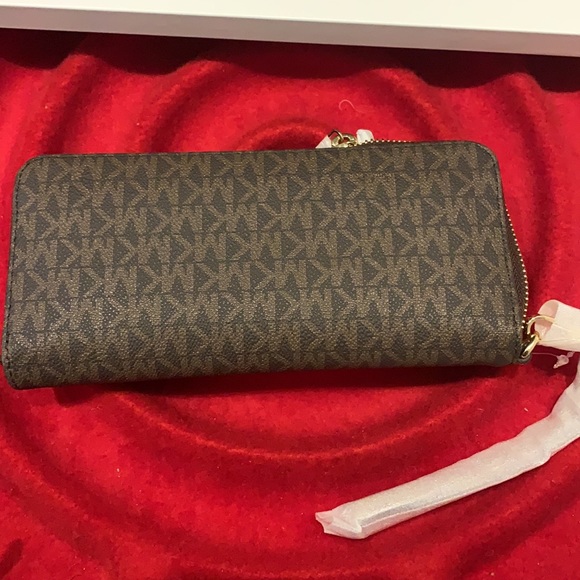 Michael Kors Wallet - Picture 2 of 3
